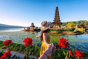 Bali: Lake Bratan, Handara Gate, Waterfall & Swing Tour