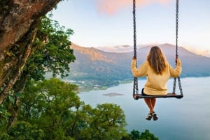Bali: Lake Bratan, Handara Gate, Waterfall & Swing Tour