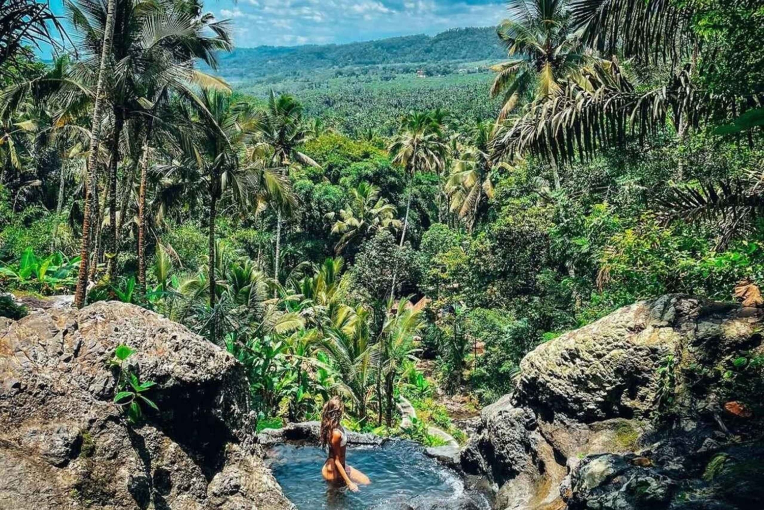 バリ島：運転手付きバイクで行くランプヤン寺院ツアー
