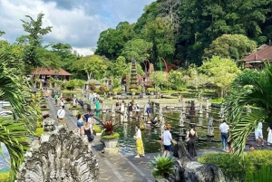 バリ島：運転手付きバイクで行くランプヤン寺院ツアー