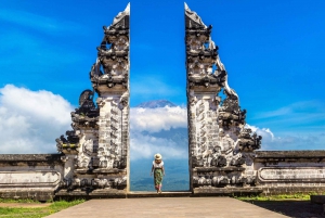 Bali : Visite du temple de Lempuyang, du palais de l'eau et des chutes d'eau.