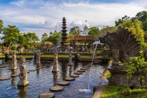 Bali : Visite du temple de Lempuyang, du palais de l'eau et des chutes d'eau.