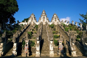 Bali : Visite du temple de Lempuyang, du palais de l'eau et des chutes d'eau.