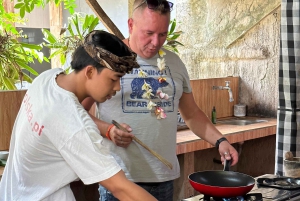 Bali: Visita a un pueblo y una escuela con almuerzo