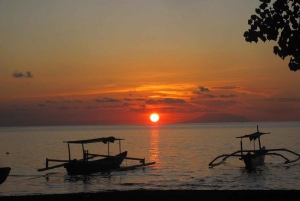 Bali: Passeio ao pôr do sol em Lovina com experiência de snorkeling