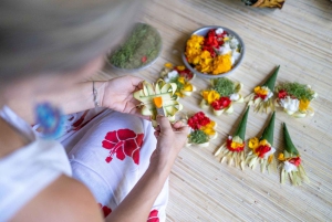 Bali: Lage Canang Sari Lage offergave til ritual Bali