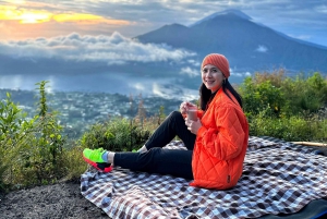 バリ島：地元のバリ人ガイドと一緒にバトゥール山をハイキング