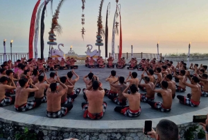 Bali: spettacolare tramonto a Melasti con danza kecak