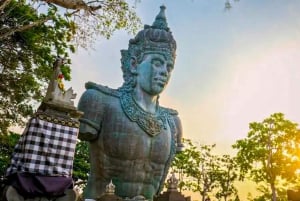 Bali: Monumentale Anmut, Kunstreflexion und versteckte ruhige Küste