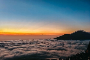 Bali: Mount Batur -opastettu auringonnousuvaellus aamiaisella