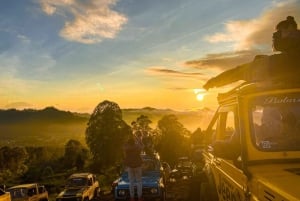 Bali: Batur-vuoren jeeppi auringonnousu kuuman lähteen kanssa