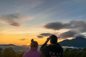 Bali: Nascer do sol em um jipe no Monte Batur com águas termais