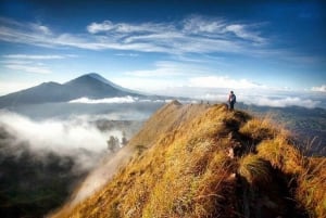 Bali: Caminhada ao nascer do sol no Monte Batur com café da manhã e fontes termais