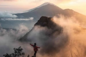 Bali: Escursione all'alba sul Monte Batur con colazione e sorgente termale