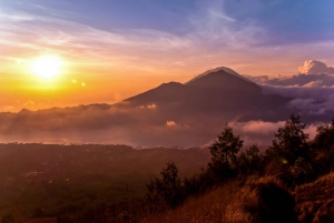 Bali: Mount Batur Sunrise Hike with Breakfast & Hot Spring