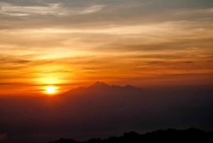 Bali: Mount Batur Sunrise Hike with Breakfast & Hot Spring