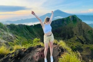 Bali: Escursione all'alba sul Monte Batur con colazione e sorgente termale