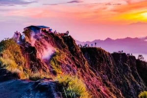 Bali: Wycieczka o wschodzie słońca na górę Batur ze śniadaniem i gorącymi źródłami