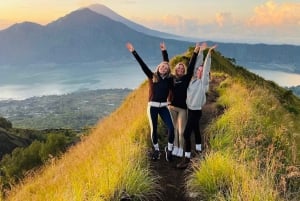 Bali: Wycieczka o wschodzie słońca na górę Batur ze śniadaniem i gorącymi źródłami