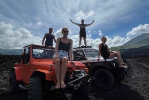Bali: Passeio de jipe ao nascer do sol no Monte Batur com fontes termais