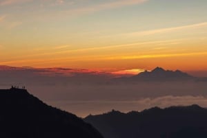 Bali: Mount Batur Sonnenaufgangswanderung mit Frühstück und heißer Quelle