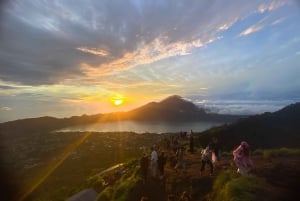 Bali : Trekking au lever du soleil sur le mont Batur avec source d'eau chaude naturelle