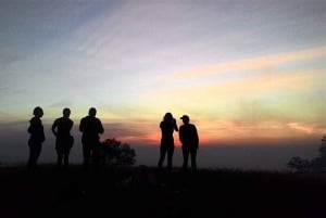Bali: Mount Batur Sunset Trek with Picnic