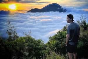 Bali : Randonnée au lever du soleil sur le Mont Batur avec petit-déjeuner et sources d'eau chaude