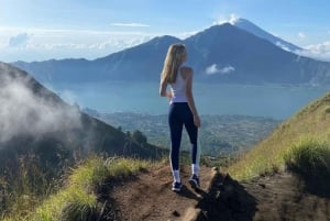 Bali: Escursione all'alba sul Monte Batur con colazione e sorgenti termali