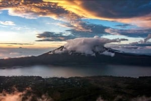 Bali: Mount Batur Sunrise Hike with Breakfast & Hot Springs