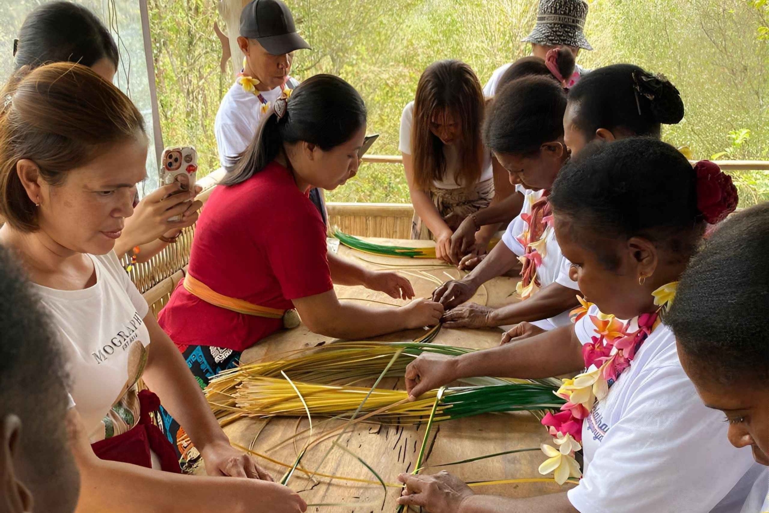 Bali-Munduk: Jungle Trek, Canoe & Bamboo Weaving Class