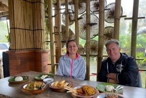 Bali-Munduk: Jungle Trek, Canoe & Bamboo Weaving Class