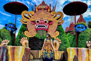 バリ島：自然の花、湖の光景、イチゴの幸せ