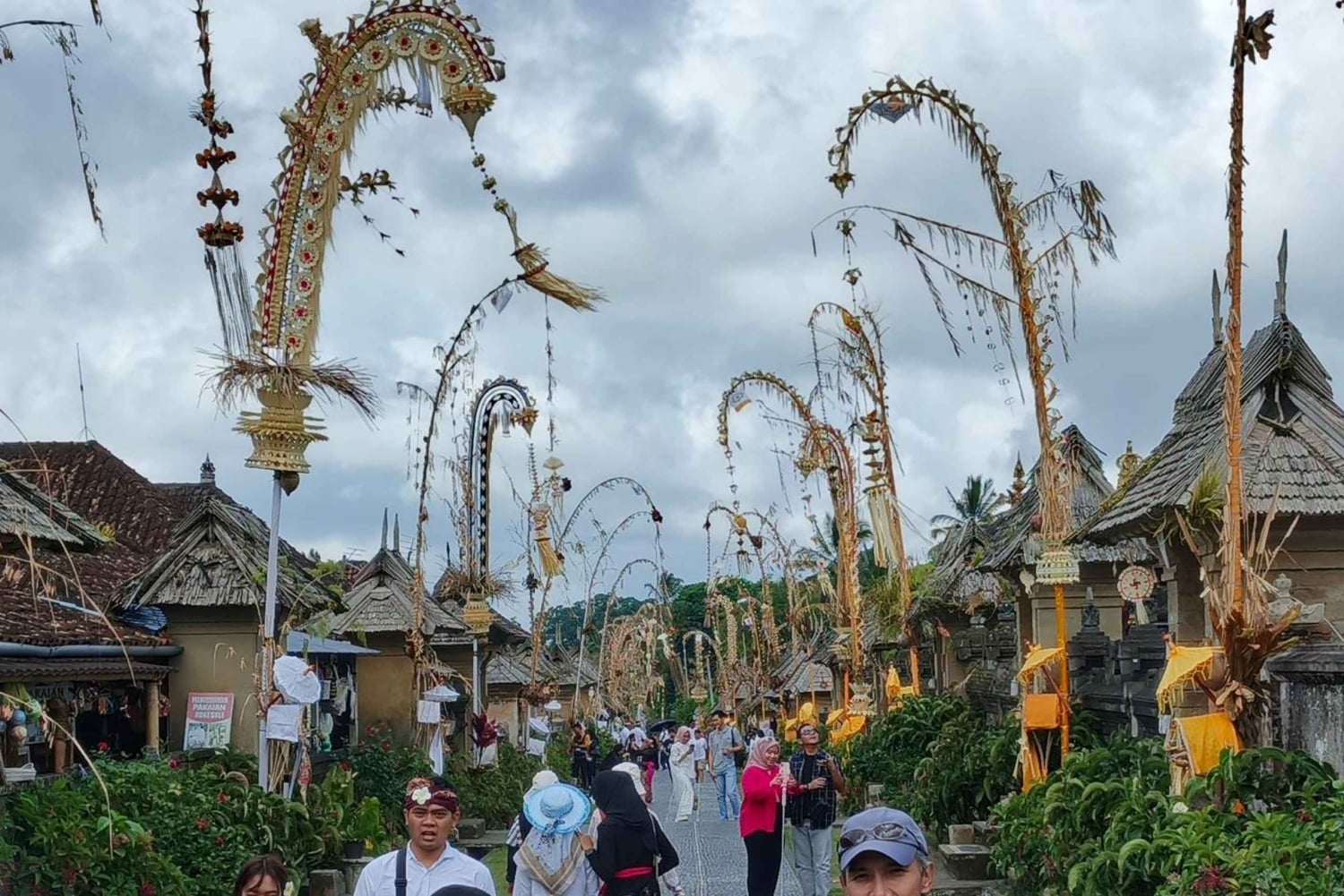 Bali: visita al pueblo de Panglipuran con vestimenta tradicional