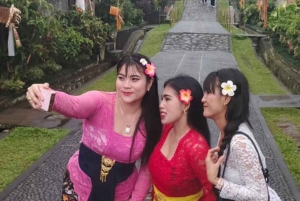 Bali: visita al pueblo de Panglipuran con vestimenta tradicional