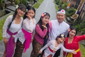 Bali: visita al pueblo de Panglipuran con vestimenta tradicional