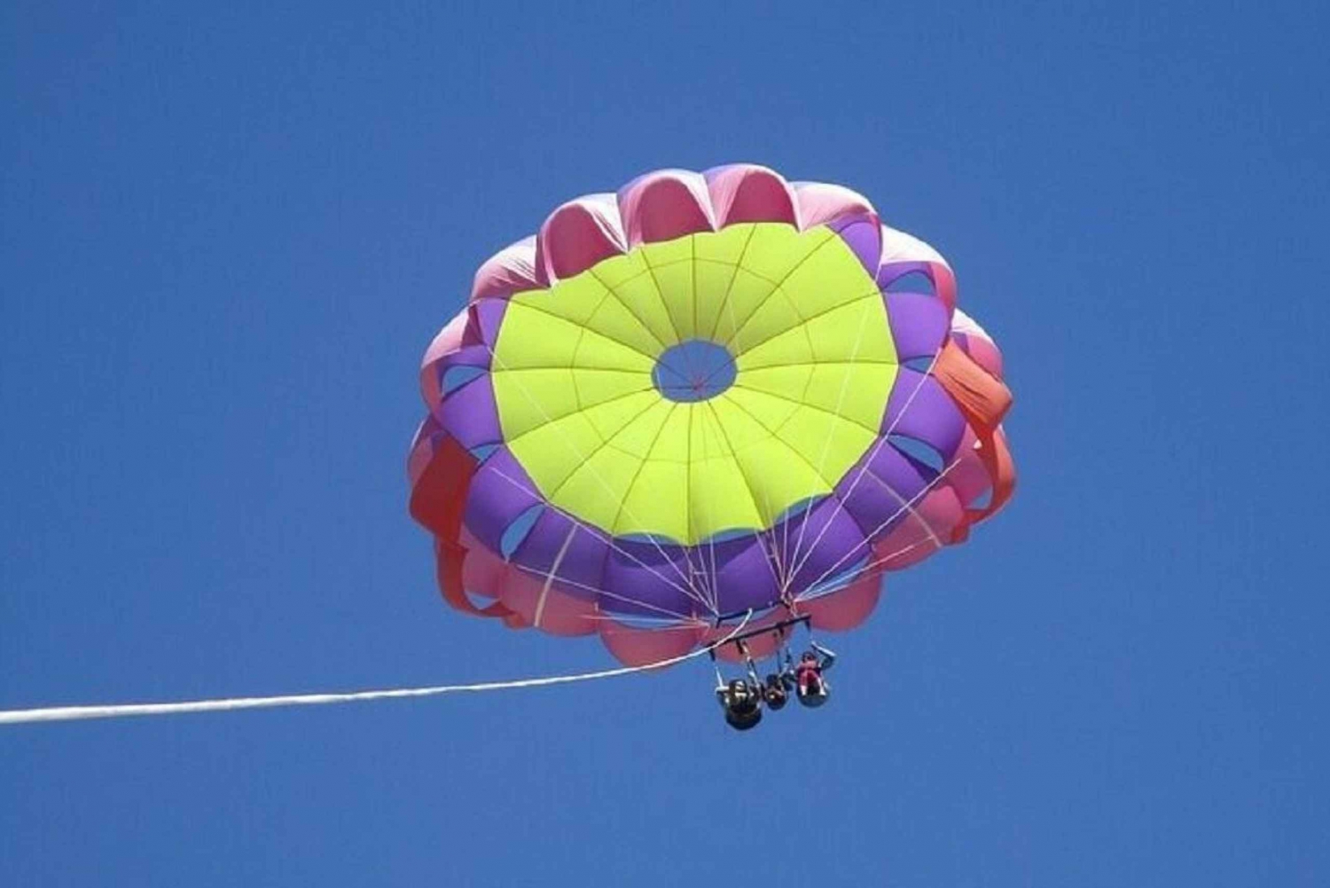 Aventure en parachute ascensionnel, jet ski et temple d'Uluwatu à Bali