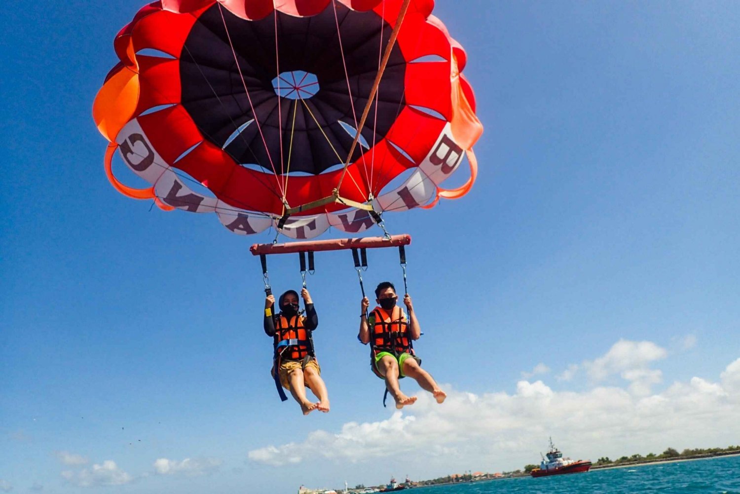 Bali : Parachute ascensionnel, jet ski, bateau banane et plages du sud