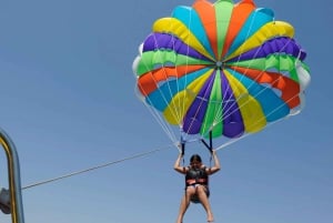 Bali: Parasailing, Jetski & Uluwatu-Tour mit Kecak-Tanz