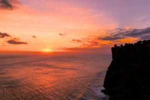 Bali: Parasailing, Jetski & Uluwatu-Tour mit Kecak-Tanz