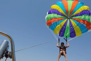 Bali : excursion en parachute ascensionnel, jet ski et Uluwatu avec danse kecak