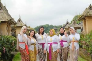 Bali: Penglipuran Village Traditional Outfit Experience