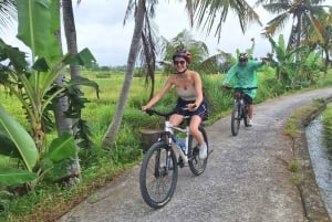 Bali: Petang Village Cycling Tour with Lunch