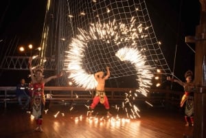 Bali: Phinisi Sunset Dinner Cruise with Entertainment