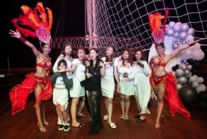 Bali: Phinisi Sunset Dinner Cruise with Entertainment