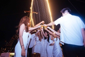 Bali: Phinisi Sunset Dinner Cruise with Entertainment