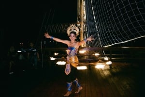 Bali: Phinisi Sunset Dinner Cruise with Entertainment
