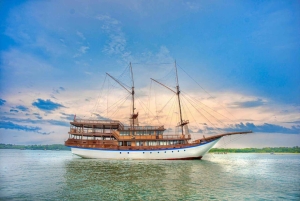 Bali: Phinisi Sunset Dinner Cruise with Entertainment