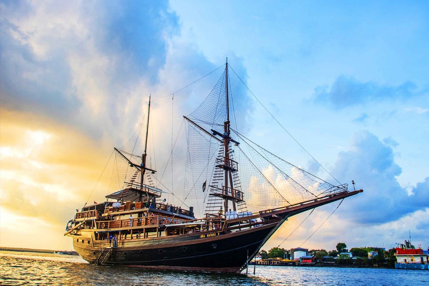 Bali: Cruzeiro com jantar pirata com shows, jogos e música