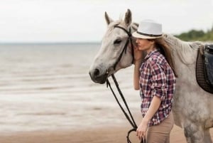 Bali : Balade à cheval premium sur la plage de Kudungu et dans les rizières